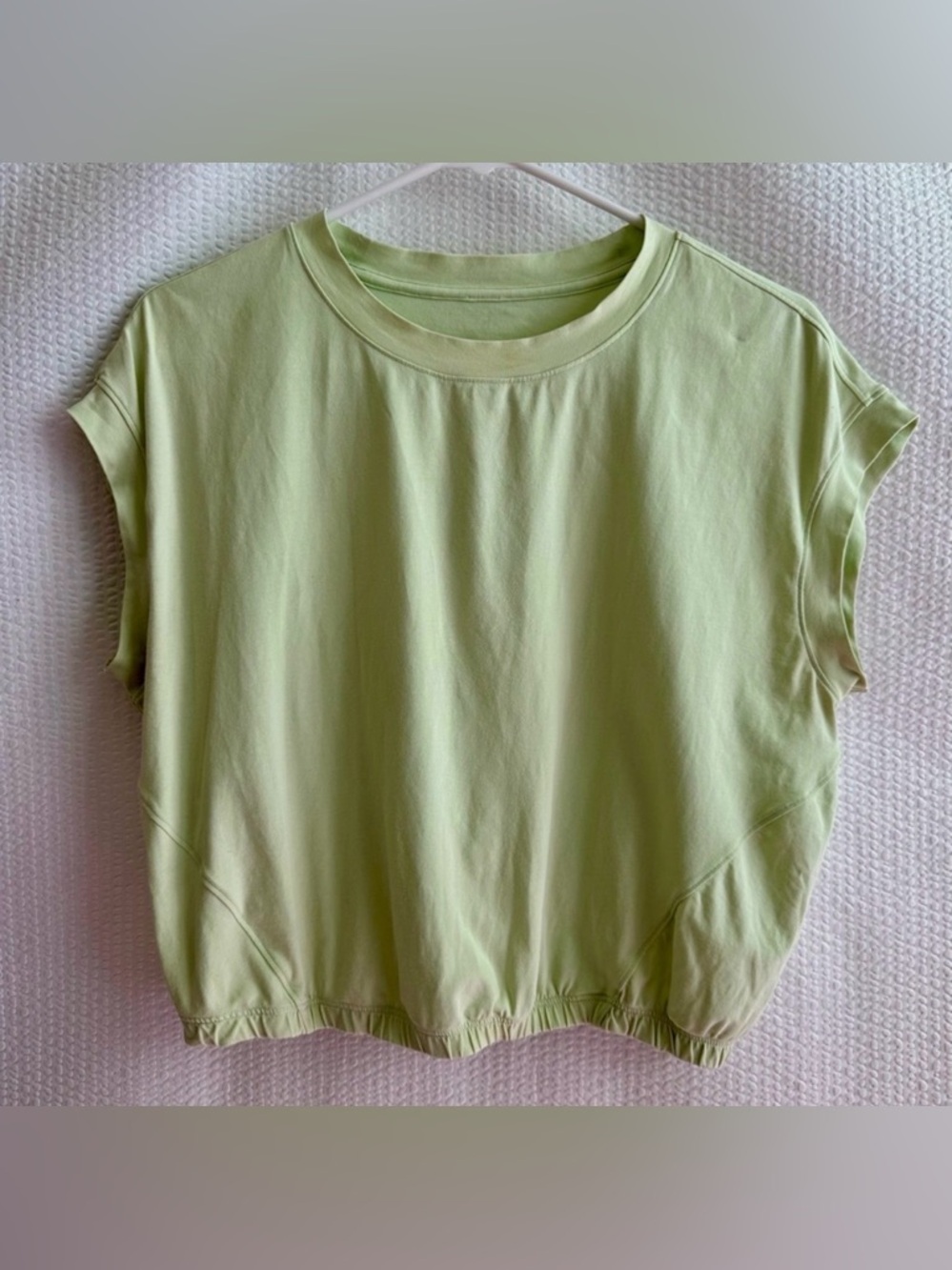 LULULEMON Light Green Gathered Hem Short Sleeve Relaxed Workout Tee Women’s 8 10